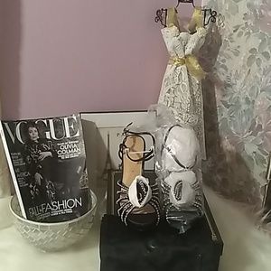 Le Soir Pour La Victoire black satin sandals. NIB
